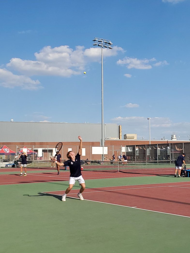 VMHSTENNIS1's tweet photo. The tennis team lost a hard fought district match against Smithson Valley tonight coming up short with a 10-6 loss. The players played great and the action was back and forth. Had to go under the lights to finish the final district match of the season. So proud of the team!!! https://t.co/8ZNFB6h5Ig