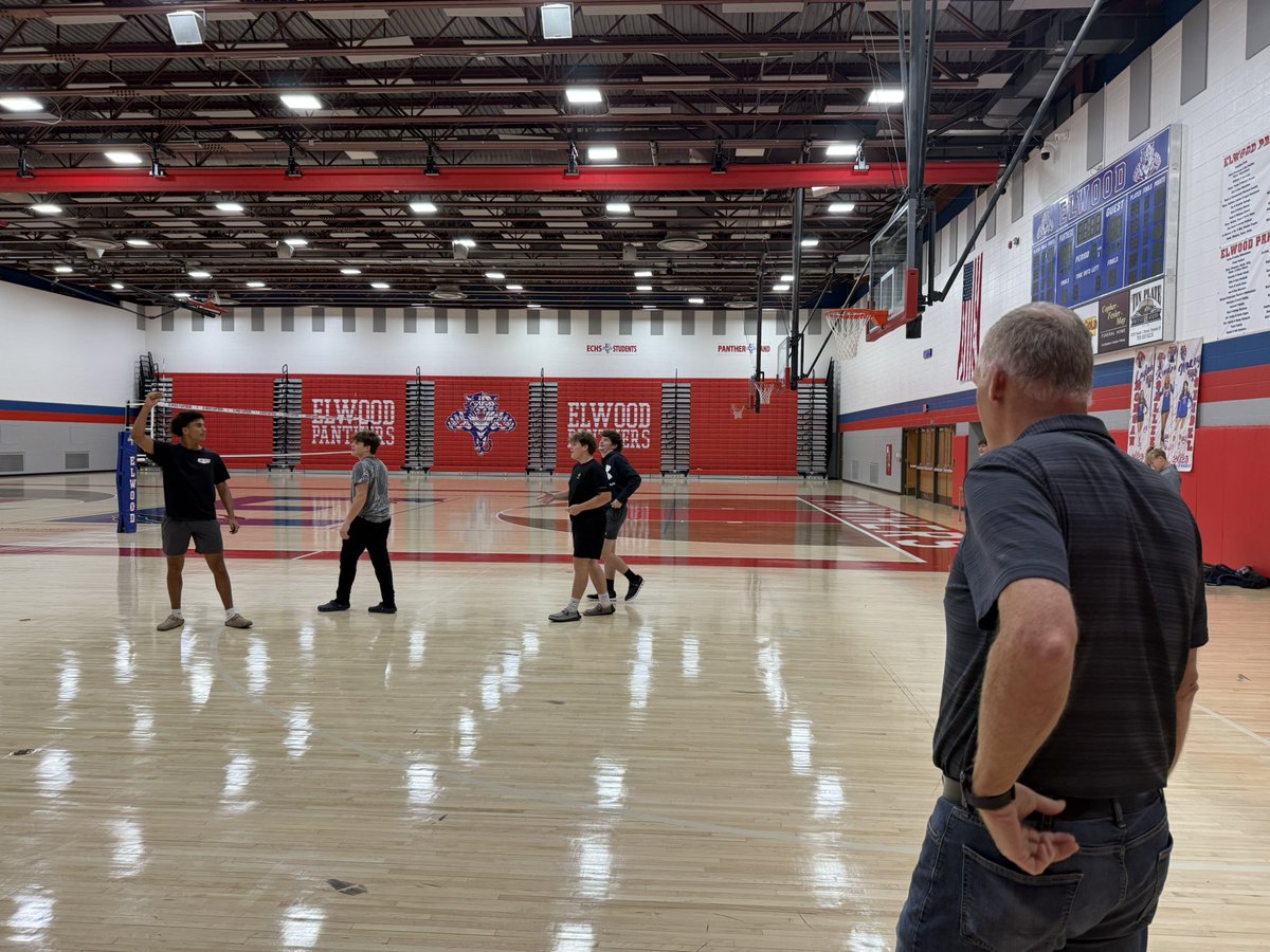 elwoodpanthers1's tweet photo. The officiating class learning how to ref Boys Basketball today! https://t.co/566l0tsndD