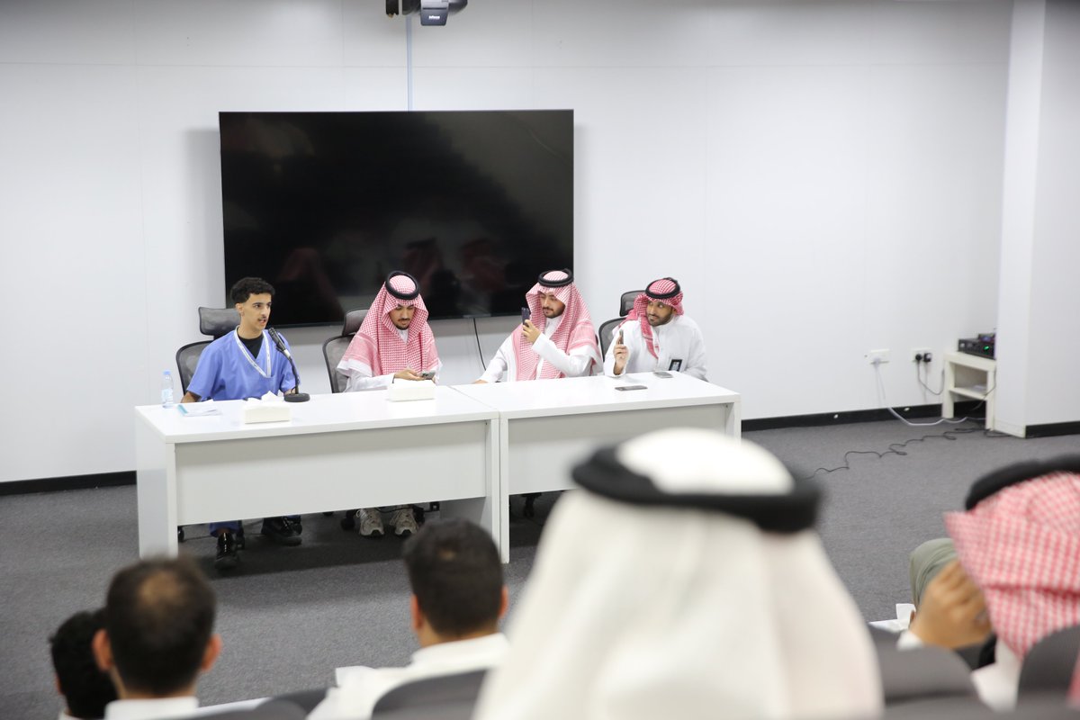 dau_university's tweet photo. أقامت إدارة شؤون الطلاب في #جامعة_دار_العلوم جلسة شعرية بمشاركة عدد من الطلاب الشعراء، حيث ألقوا قصائدهم، ونالوا إعجاب زملائهم. https://t.co/aHIKL4aj2x