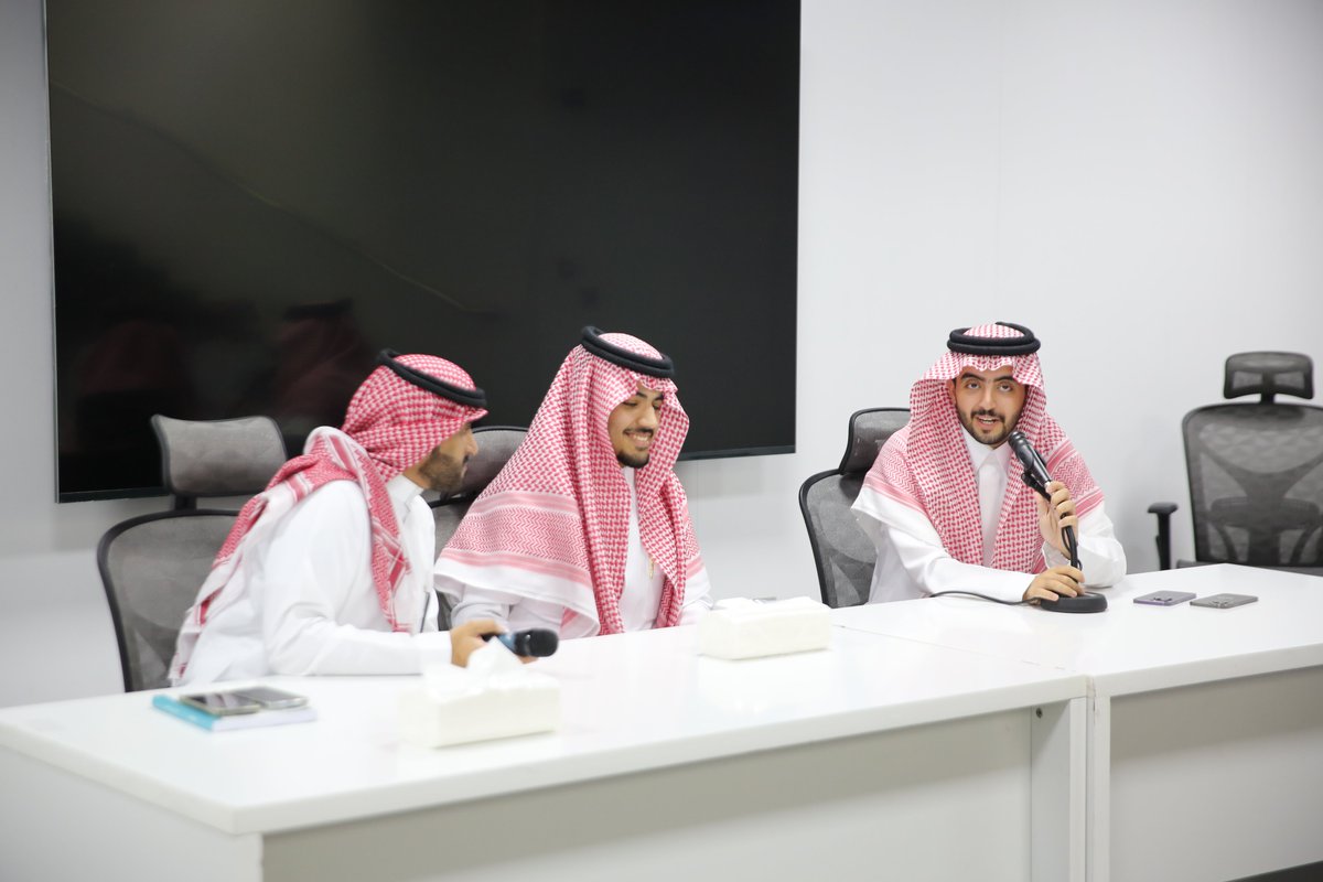 dau_university's tweet photo. أقامت إدارة شؤون الطلاب في #جامعة_دار_العلوم جلسة شعرية بمشاركة عدد من الطلاب الشعراء، حيث ألقوا قصائدهم، ونالوا إعجاب زملائهم. https://t.co/aHIKL4aj2x