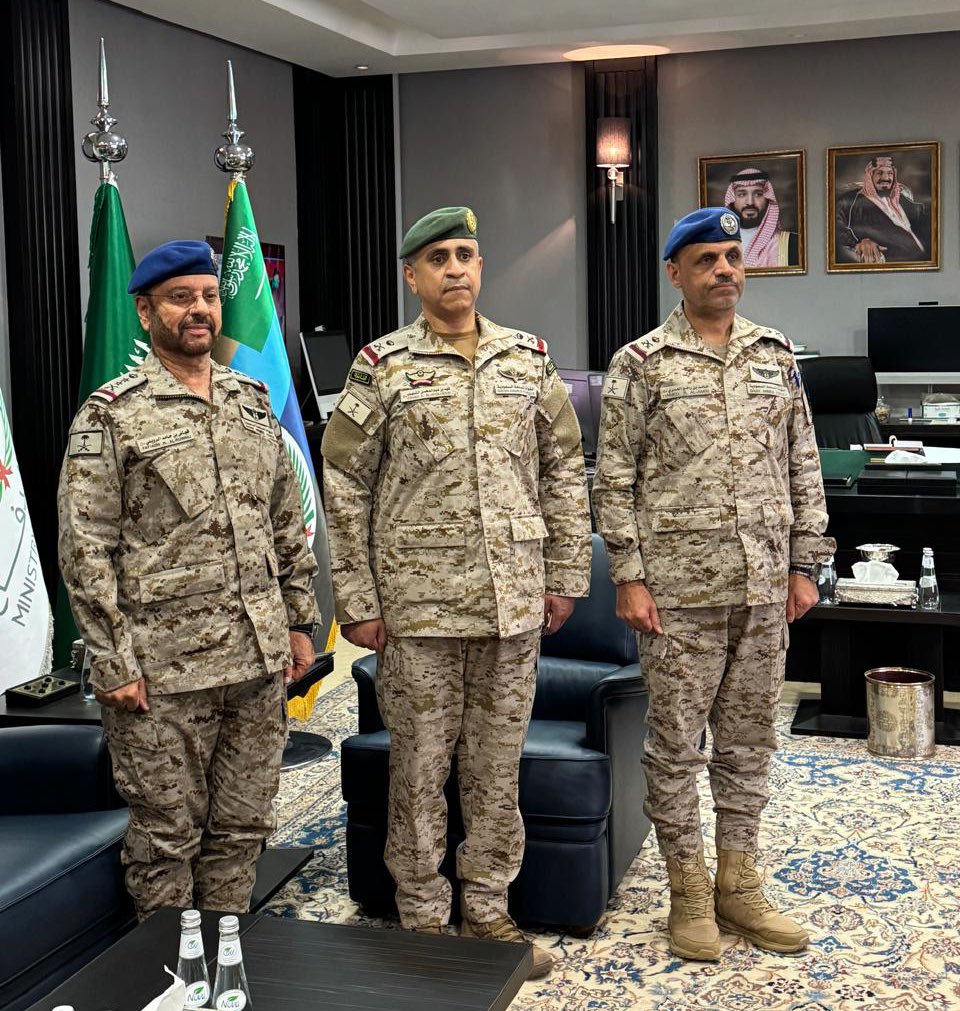 Shalhoub_Family's tweet photo. كل التهاني والتبريكات لسعادة اللواء ركن فهد بن عبدالمحسن بن عبدالعزيز بن عبدالعزيز بن شلهوب بمناسبة ترقيته إلى رتبة لواء ركن ، سائلين المولى عز وجل له التوفيق والسداد في خدمة الدين ثم المليك والوطن.

#اللواء_فهد_بن_عبدالمحسن_بن_شلهوب https://t.co/ASaWDENjiA