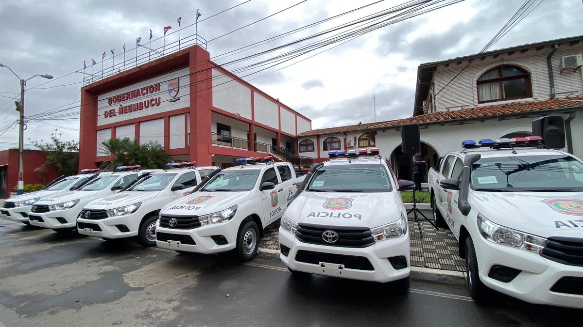 RadioZP12Pilar's tweet photo. #Ahora Vicepresidente @AllianaPedro entrega 10 patrulleras a la Dirección de Policía de Ñeembucú.
#700AM
#GobiernoDelParaguay @MarioCanoAguero @CarmenInsa2023 https://t.co/WRYICAGLVR