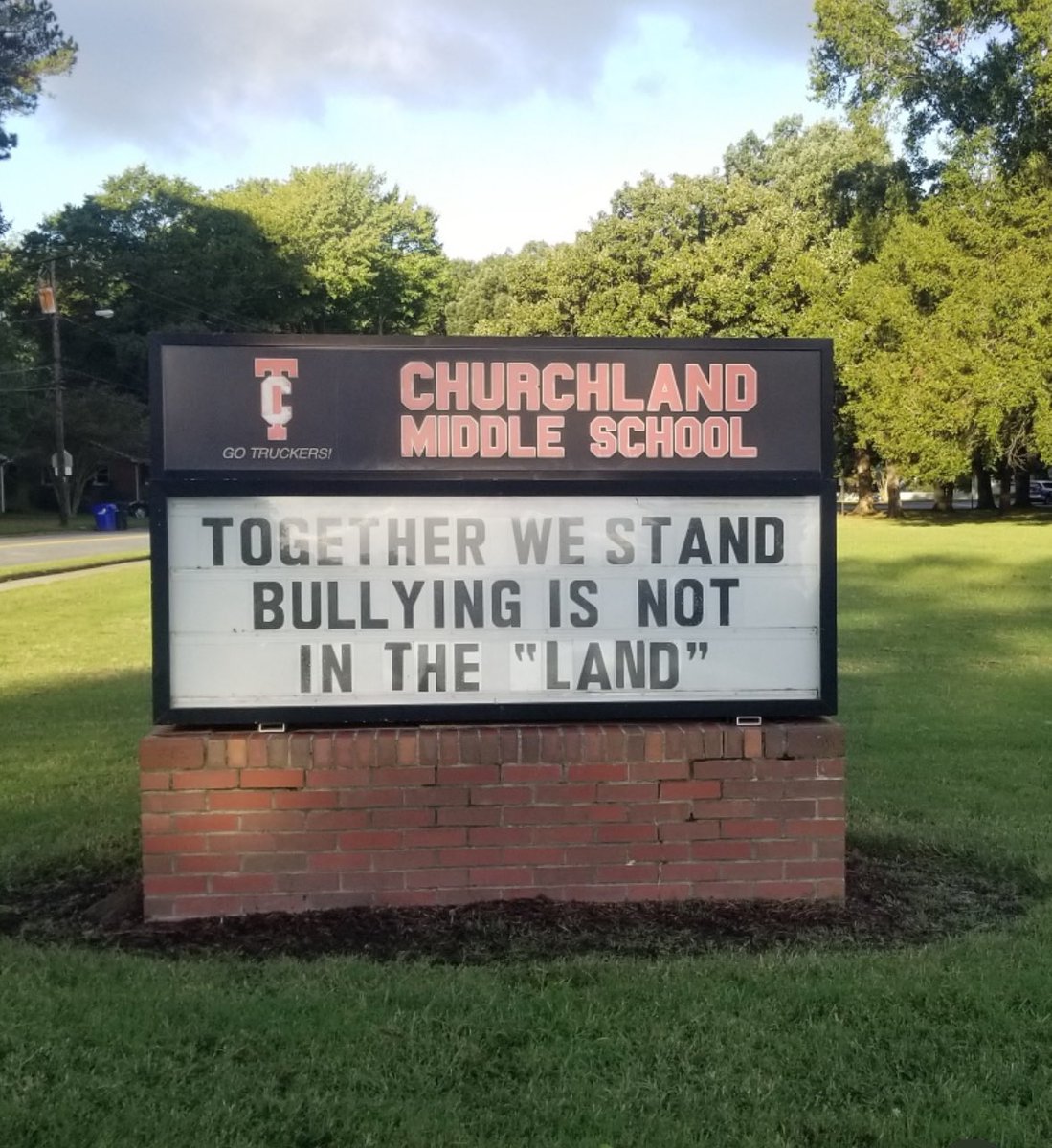 BryceMitchell21's tweet photo. @TruckersChMS stands up against bullying!!!!
@CHMSprincipal24
@MelMoody77
@jovan367
@PortsVASchools
#BlueUp24
#PPSAntiBullying https://t.co/IKYuw7MrmA