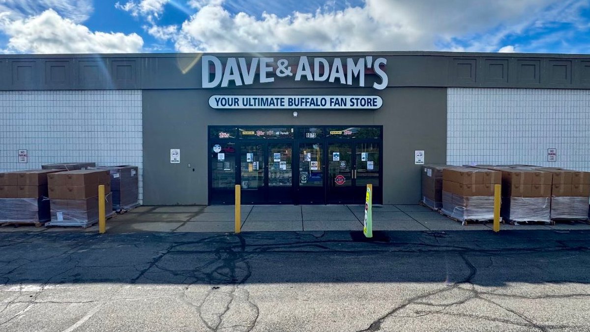 DACWBuffalo's tweet photo. FREE 🚨🚨

RIGHT NOW and all day, come grab Topps NHL Sticker albums in our parking lot for FREE!! 

Show up anytime, grab a few or even a case!! These are completely free for anyone to have. 
(each album comes with 10 stickers!)

8075 Sheridan Dr.
Williamsville, NY https://t.co/iiEPI7ADmR