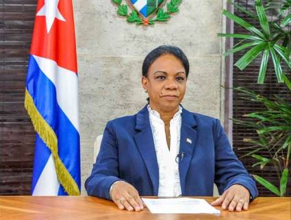 UJCdeCuba's tweet image. La vice 1ra ministra de #Cuba @InesMChapman, expresó la voluntad🇨🇺 de ampliar sus relaciones con la Unión Económica Euroasiática, sus Estados miembros y observadores, al intervenir de manera virtual en la reunión del Consejo Intergubernamental Euroasiático.
#UJCdeCuba