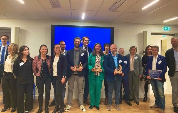 Studyrama G Ecoles (@s_grandesecoles) on Twitter photo 🏆 <a href="/SKEMA_BS/">SKEMA Business School</a> a été récompensée lors des Trophées des Objectifs de Développement Durable (ODD) du Pacte Mondial Réseau France, remportant le prix dans la catégorie « Mobilisation de la jeunesse ». <a href="/CCassabois/">ChristineC</a> <a href="/nathector/">Nathalie Hector</a> 🏆 <a href="/SKEMA_BS/">SKEMA Business School</a> a été récompensée lors des Trophées des Objectifs de Développement Durable (ODD) du Pacte Mondial Réseau France, remportant le prix dans la catégorie « Mobilisation de la jeunesse ». <a href="/CCassabois/">ChristineC</a> <a href="/nathector/">Nathalie Hector</a>