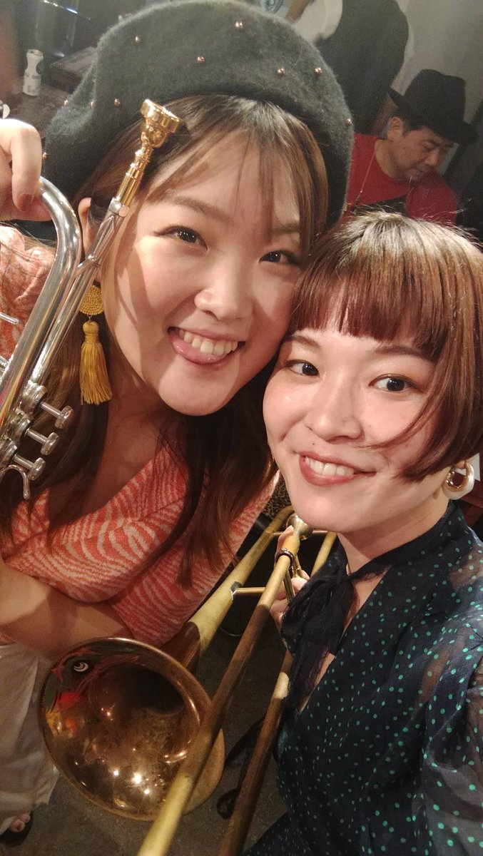 nana777tpvo's tweet photo. 初✨十三ベース！！🍻🎶

ハッピーすぎるライブ、愛に溢れて涙が出て。
一緒に飲んで、心が躍る❤️❤️
最高のライブになりました。

音楽のパワーは計り知れなくって
音楽は世界共通語であって。

世界に羽ばたくみんなと
音合わせできて幸せだ🌐✨

オーストラリアから東京へ来た
大好きなLukeも🥹🎸🇦🇺 https://t.co/8dAcWfz3nW