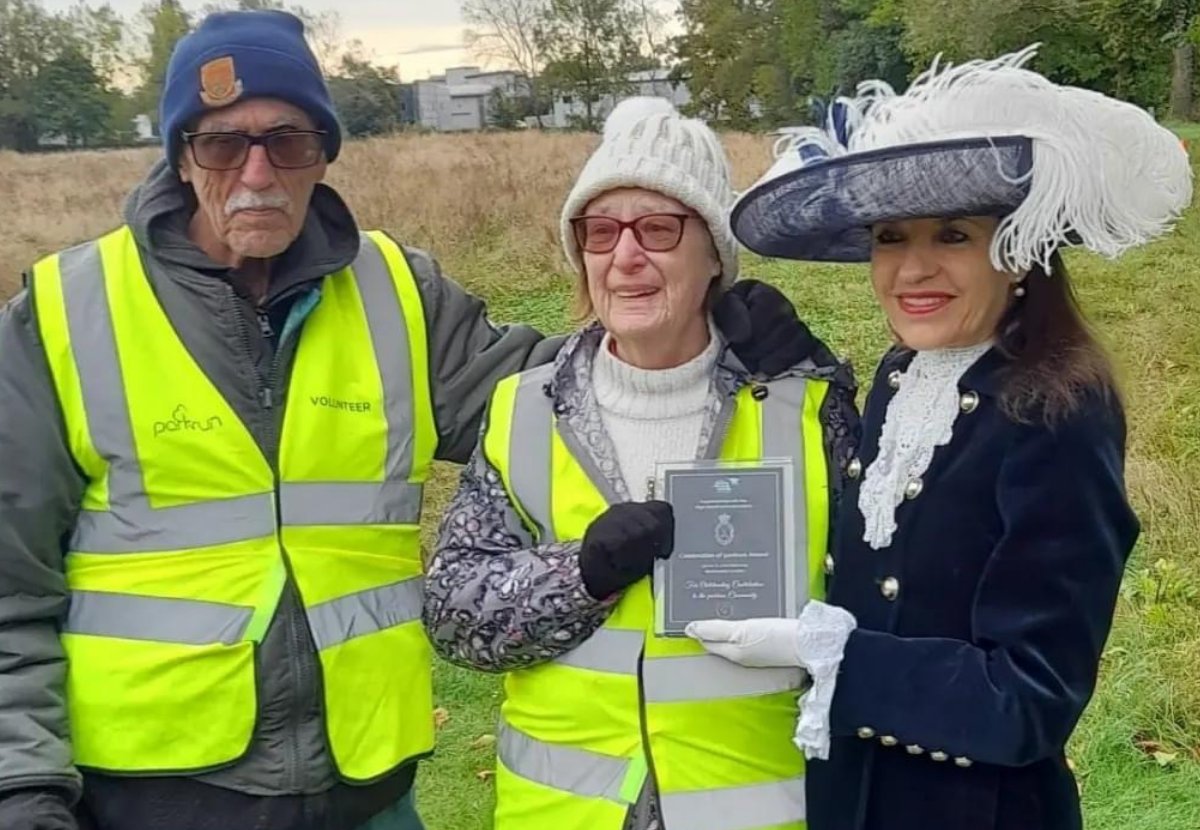 Herts Sport & Physical Activity Partnership (HSP) (@sportinherts) on Twitter photo The High Sheriff of Hertfordshire, Annie Brewster JP, recently presented #parkrun volunteer duo Lynne and John Norman with a Hertfordshire High Sheriff Celebration of parkrun Award.
Read the full story ➡️ t.ly/pi0e4
#loveparkrun
<a href="/parkrunUK/">parkrun UK</a> The High Sheriff of Hertfordshire, Annie Brewster JP, recently presented #parkrun volunteer duo Lynne and John Norman with a Hertfordshire High Sheriff Celebration of parkrun Award.
Read the full story ➡️ t.ly/pi0e4
#loveparkrun
<a href="/parkrunUK/">parkrun UK</a>
