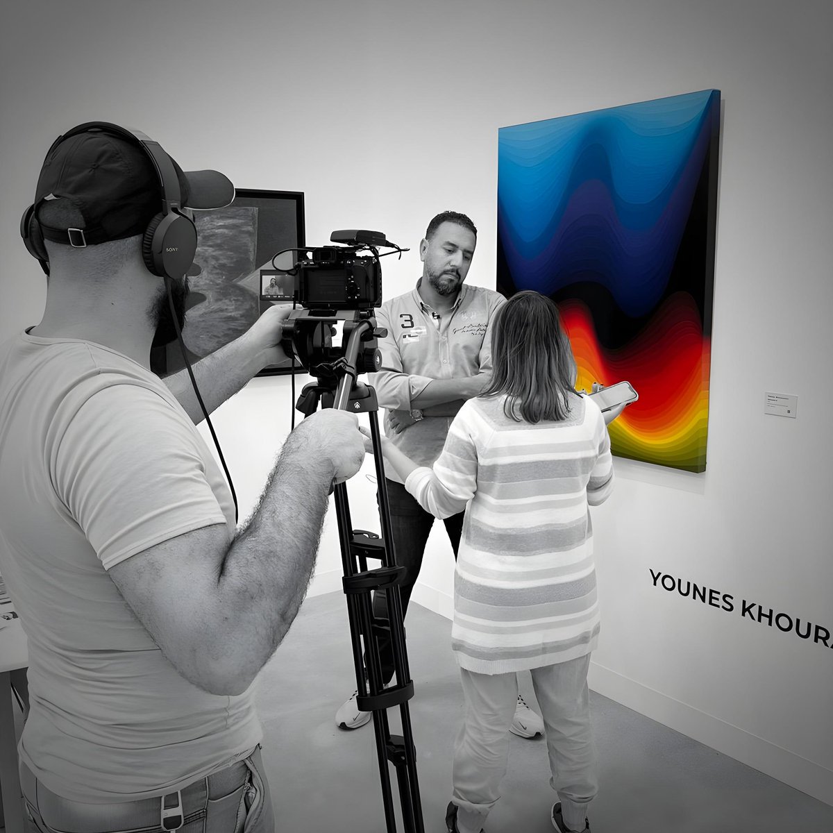 khourassani's tweet photo. The camera captures more than a moment; it captures the essence of artistic expression, forever evolving
-Abu Dabi Art Fair 2022-
#youneskhourassani #abudabi #abstractart #creativeprocess #paintinglie https://t.co/frkgqpFIfB