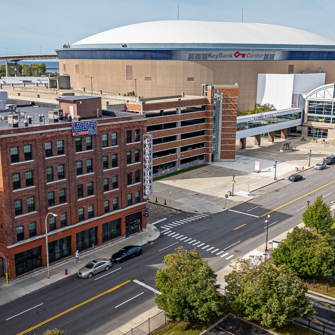 CobblestoneDist's tweet photo. 🎉 We’re excited to welcome the Buffalo Niagara Partnership to their new headquarters at 79 Perry Street! 🌟 This move infuses fresh energy into the Cobblestone District and enhances our community.

Welcome to the neighborhood!

 📸: Buffalo Sabres

#CobblestoneDistrict https://t.co/8NggU9NW1s