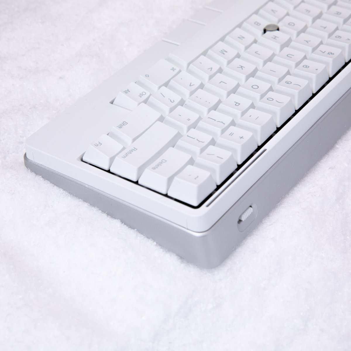 HHKB_US's tweet image. HHKB Studio Snow Out Now.

hhkeyboard.us/hhkb-studio/sn…

#HHKB #HHKBStudio #StudioSnow #MechanicalKeyboards #CreatorTools