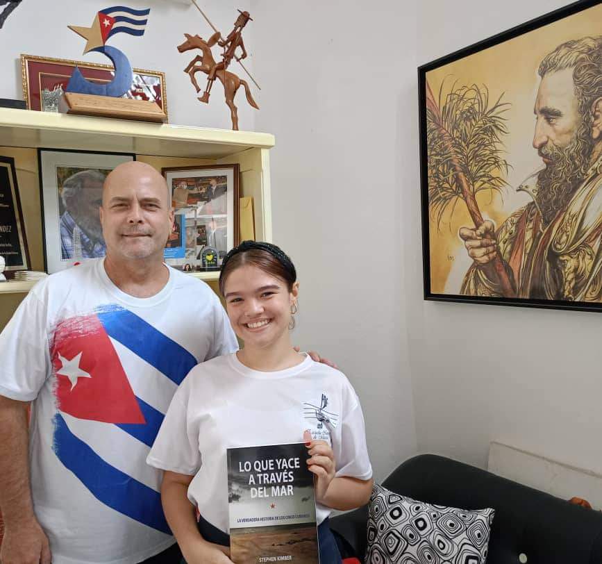 🎶🩰La Secretaria Nacional de la #EnseñanzaArtística de la <a href="/FEEM_Cuba/">FEEM de Cuba ✌️🇨🇺</a>, María Eduarda Jorge Torres, se reunió con Gerardo Hernández Nordelo, Coordinador Nacional de los #CDR, para fortalecer la amistad entre ambas organizaciones mediante el Proyecto "Activarte".🎭🎨