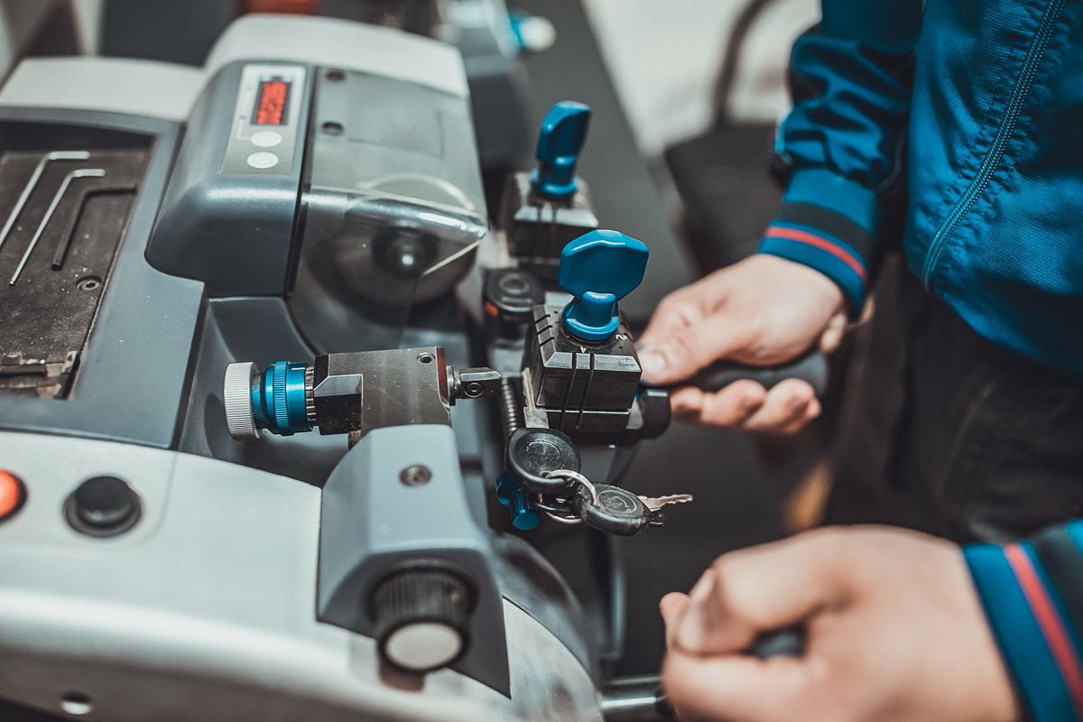 RedsSafeandLock's tweet image. Need a spare key for your home or business? Red's Safe & Lock offers key cutting services for all your needs. Call us at 713-477-7128 to schedule an appointment. #KeyCutting #DuplicateKeys