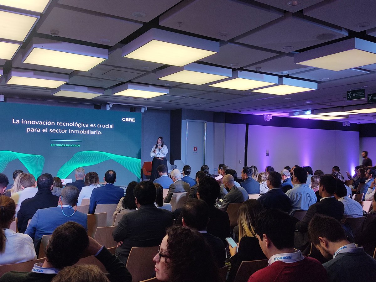 FEDELONJAS's tweet image. #Fedelonjas está presente en #REMTech2024, reafirmando su liderazgo en el sector inmobiliario y promoviendo la innovación. Participamos en espacios de formación y networking que impulsan el avance de nuestro gremio a través de la tecnología y nuevas tendencias del mercado