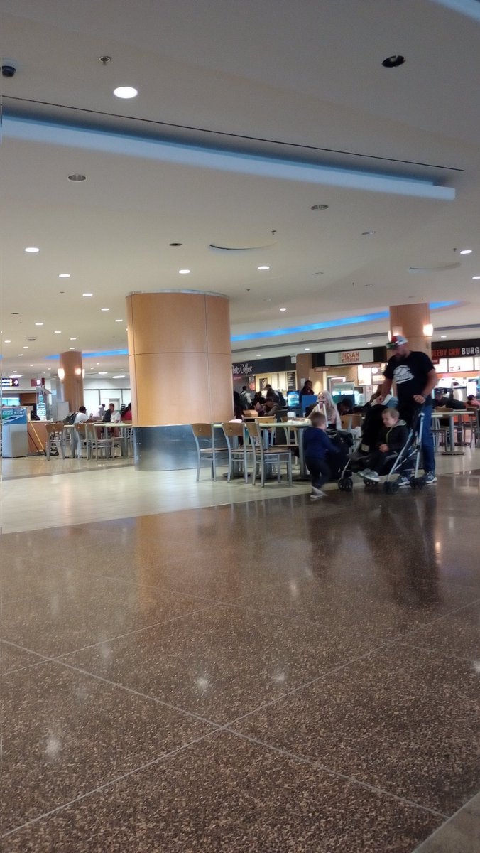 Airport 1 chillin omw to Dreamhack ! 🥳