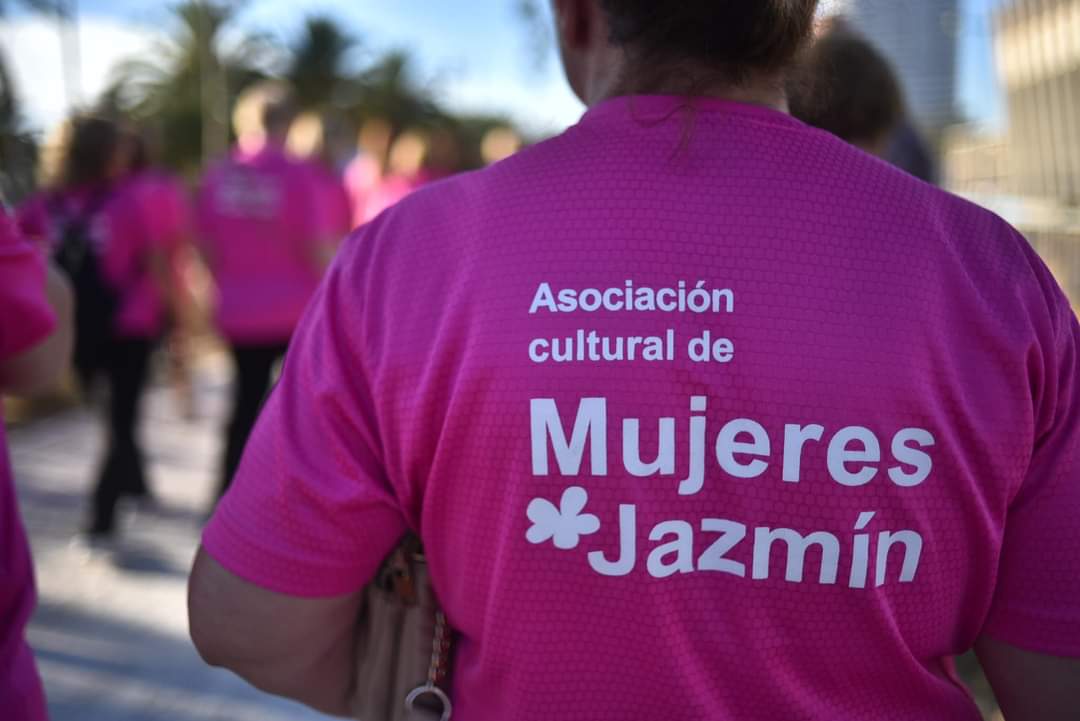 ruthparticipa's tweet image. Esta mañana, con la Delegada del Gobierno de @MalagaJunta @Navarro_PP, hemos acompañado al grupo de las mujeres de la Asociacion Cultural Jazmín en su caminata diaria que las mantiene en forma desde hace más de 15 años! #vidadaludable #mujeresenforma #habitosdevidasaludable