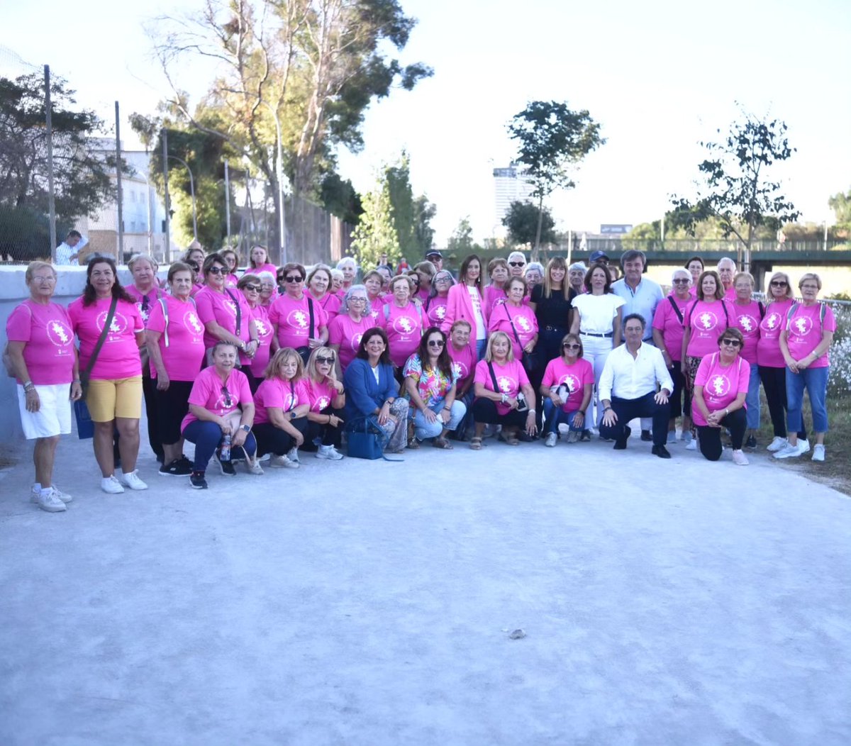 ruthparticipa's tweet image. Esta mañana, con la Delegada del Gobierno de @MalagaJunta @Navarro_PP, hemos acompañado al grupo de las mujeres de la Asociacion Cultural Jazmín en su caminata diaria que las mantiene en forma desde hace más de 15 años! #vidadaludable #mujeresenforma #habitosdevidasaludable