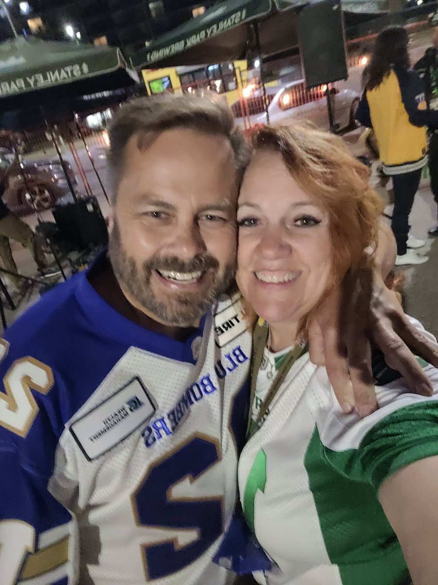 JaniceOwen's tweet photo. A little birdie tells me it's my FAVOURITE #CFLβ―birdie's birthday!?
Have an AWESOME day @trevfinch & wishing you a year of health & happiness!
ππ»ππ
#GettingBetterNotOlder
#CFLFamily https://t.co/ZQGTaVqRPH