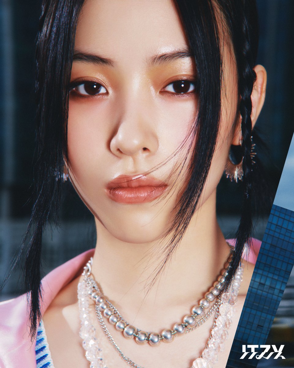 ITZYofficial's tweet photo. ITZY <GOLD> ALBUM CONCEPT PHOTO #4
OUR WORLD IS STILL DIFFERENT #RYUJIN #류진

💿 ALBUM RELEASE 
2024.10.15 TUE 6PM (KST) | 5AM (EDT)

#ITZY #MIDZY @ITZYofficial
#ITZYComeback 
#ITZY_GOLD https://t.co/MS36Hm5pZD