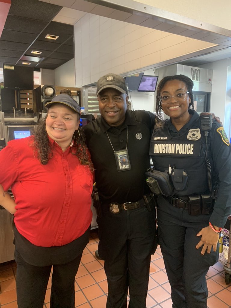 HPDOCAAALIAISON's tweet photo. Coffee With A Cop at the McDonald’s on 4005 Elgin. We Protect and Serve! @CoffeewithaCop @ABHudsonHPD @AapolH @DetCarr1 https://t.co/tVwuwo2898