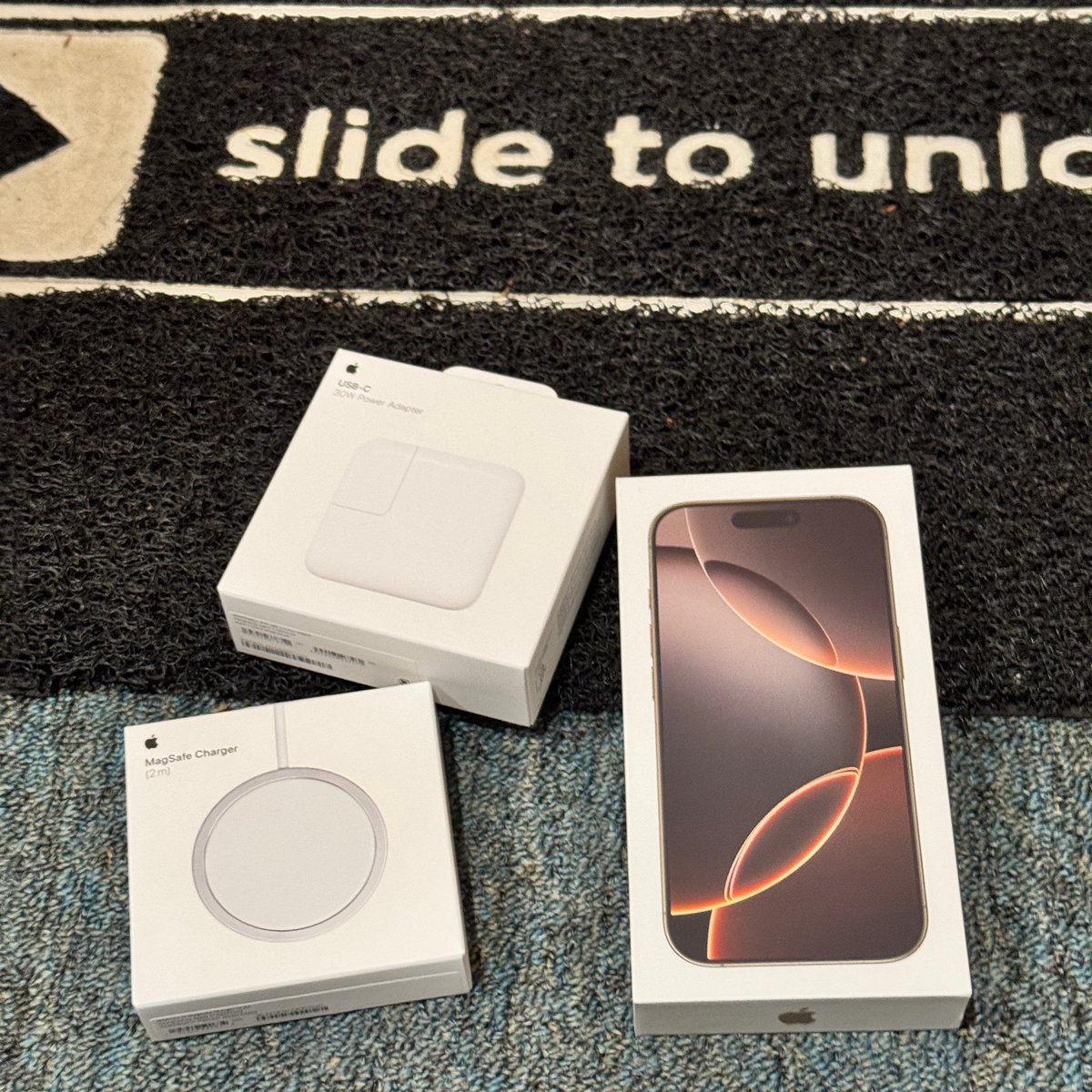 greengart's tweet photo. Oh, hello
Now that the iPhone 16 Pro has the same telephoto camera as the Pro Max, I asked @apple to return to the smaller size this year. Much more comfortable for my hands, still a large enough display. #reviewunit https://t.co/1JhVnX7yk4