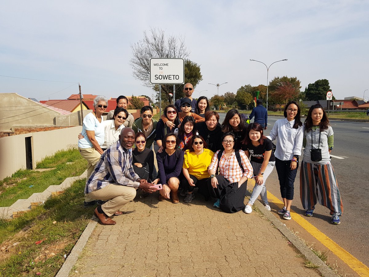 Frenchtouropera's tweet image. CHOOSE THE TOUR THAT'S RIGHT FOR YOU!
Today's vacation products come in five main groups: #escorted, Group, package, independent and charter. Each has its own advantages, described below.
Group Travel, usually by motorcoach but sometimes by ship or train.
#tourguide #escortedtour