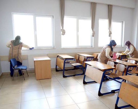 Okullardaki temizlik sorunuyla ilgili araştırma önergesi AK Parti ve MHP’lilerin oylarıyla reddedildi.