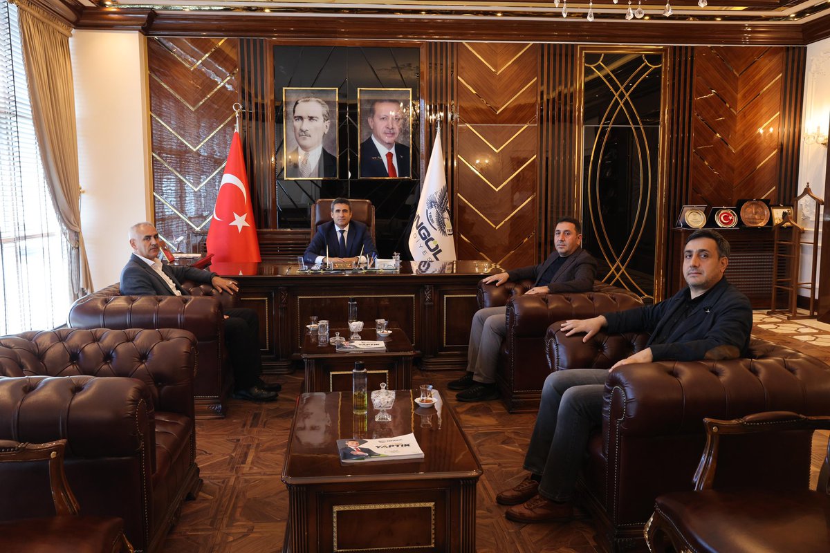 Mahmut Ayas (@mahmutayas12) on Twitter photo Bingöl Belediye Başkanı değerli dostum Erdal ARIKAN 'ı makamında ziyaret ettim. İlgisine teşekkür ediyor, başarılarının devamını diliyorum.
<a href="/Erdalarikan12/">Erdal ARIKAN</a> Bingöl Belediye Başkanı değerli dostum Erdal ARIKAN 'ı makamında ziyaret ettim. İlgisine teşekkür ediyor, başarılarının devamını diliyorum.
<a href="/Erdalarikan12/">Erdal ARIKAN</a>