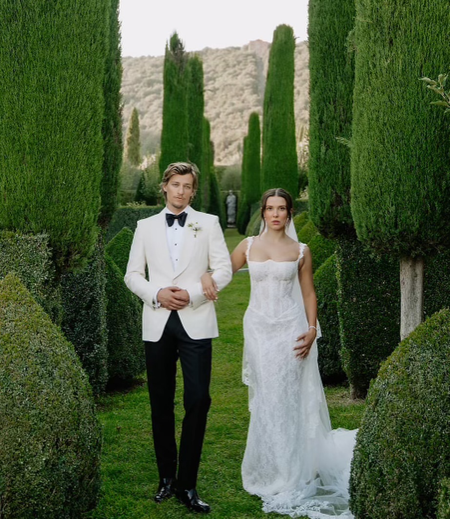 SThingsMeme's tweet photo. Millie Bobby Brown and Jake Bongiovi Wedding Photos https://t.co/EHdwAUxakM