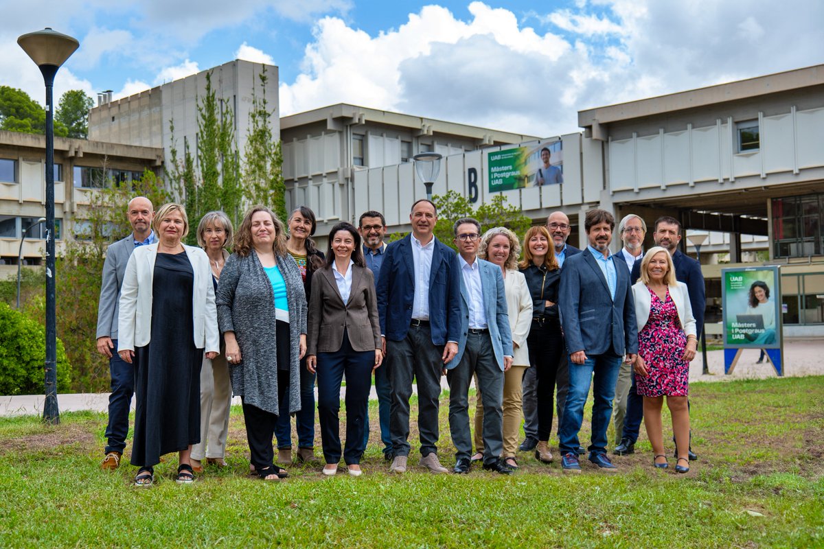 Em fa molta il·lusió compartir amb vosaltres que formo part d'un nou projecte per la <a href="/UABBarcelona/">Universitat Autònoma de Barcelona</a>, que encapçala en Hèctor Sala. El nostre lema és 'Persones i coneixement'. Podeu trobar més detalls aquí: hectorsala.cat/#personesicone…