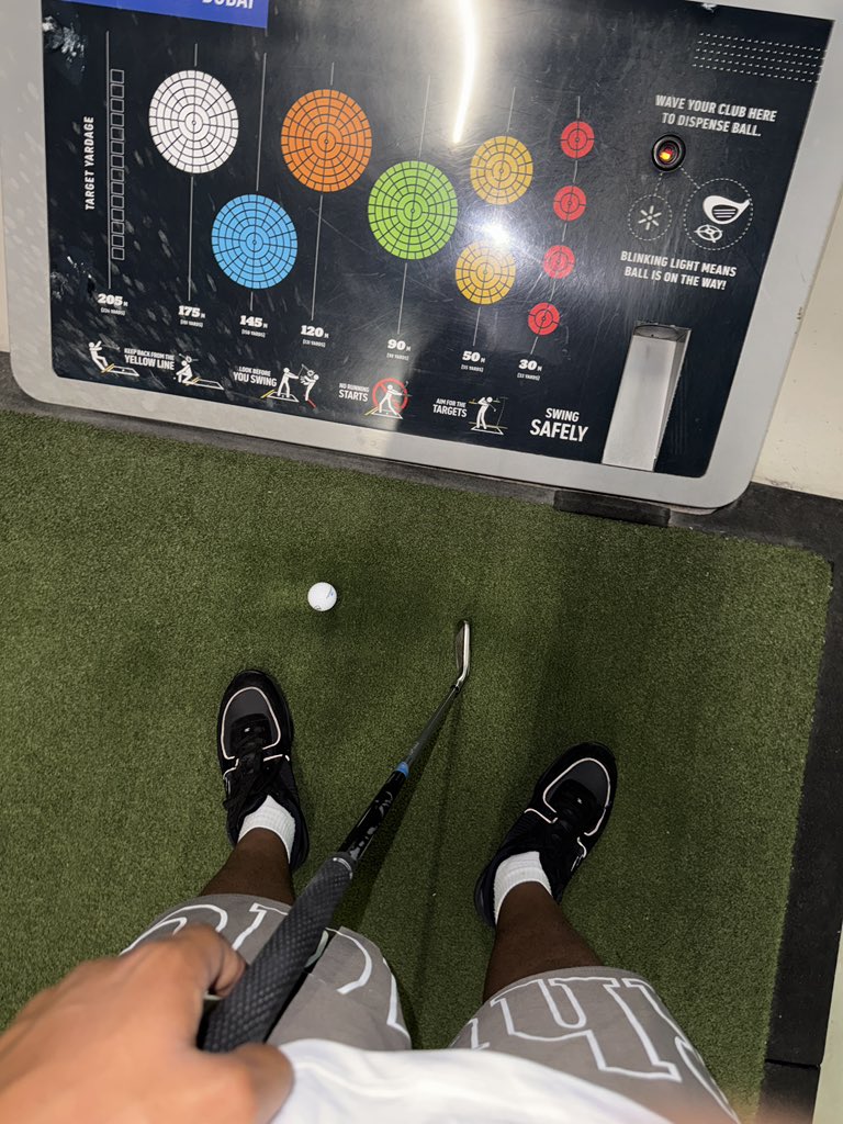 SJ (@jslivingg) on Twitter photo 