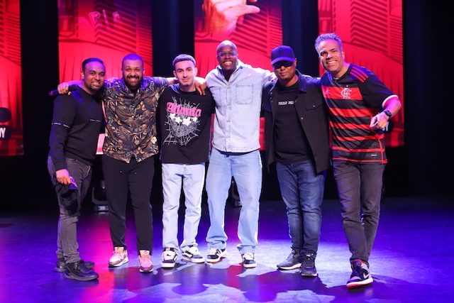 fatucomedy's tweet photo. De foto's van onze seizoensopening @TheaterZ staan online! https://t.co/DTDK0DdHlu #raoelfatehmahomed #samirfighil #mauritsniesink @JandinoAsporaat @SpallieJ NEXT STOP! Kleine Komedie 2 november!! https://t.co/H8Z8eKoO7M