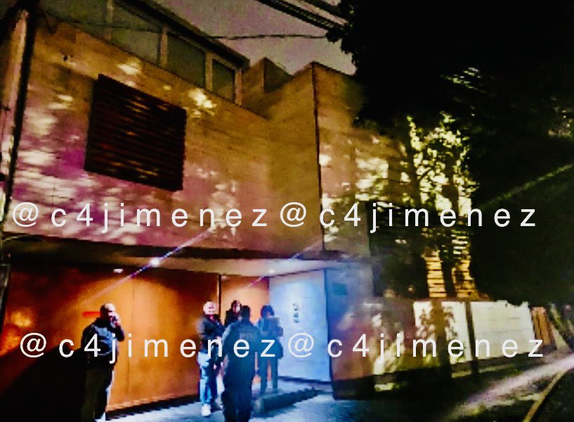 c4jimenez's tweet photo. ROBAN CASA de la EMBAJADORA de MÉXICO en ARGENTINA
Un tipo llamó a la casa d @RossbachLilia en @Alcaldia_Coy
Engañó a su asistente doméstica, la hizo sacar joyas, relojes… y entregarlas a un taxi.
Su hija @marianapgr descubrió el engaño… demasiado tarde.
@FiscaliaCDMX indaga https://t.co/XCeSibIeLW
