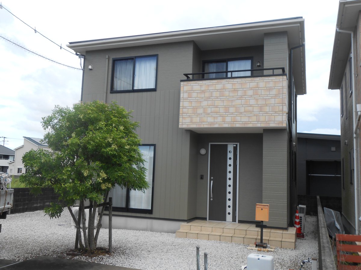 moritosou1's tweet image. 先日、施工をさせて頂いたS様邸。モスグリーンの淡い色目がお好みの施主様。私共と一緒に試し塗り等、試行錯誤を重ねてご希望通りの仕上がりになり、大変ご満足頂きとても嬉しく思いました。理想を具現化する事、これは施工業者の使命です。ご協力出来た事に感謝致します。有難うございました。