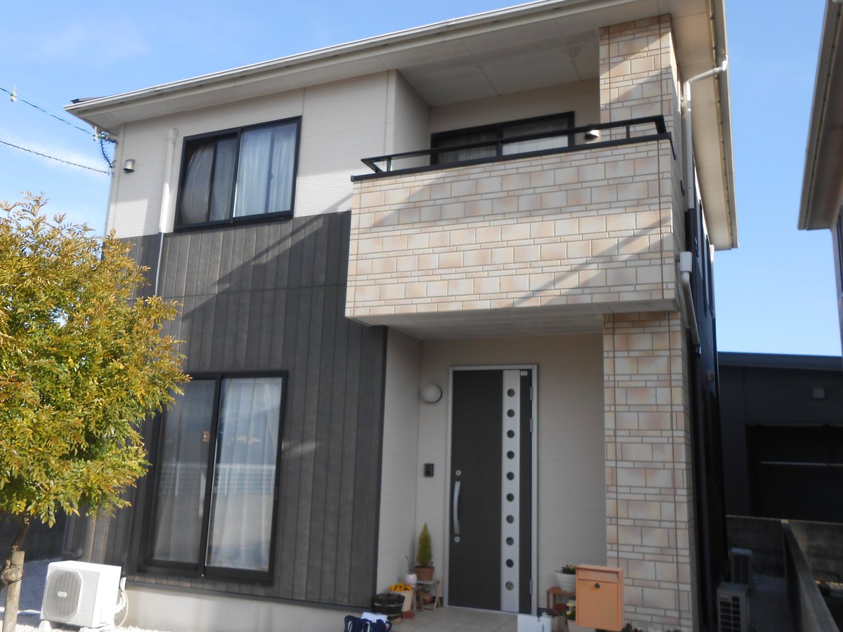 moritosou1's tweet image. 先日、施工をさせて頂いたS様邸。モスグリーンの淡い色目がお好みの施主様。私共と一緒に試し塗り等、試行錯誤を重ねてご希望通りの仕上がりになり、大変ご満足頂きとても嬉しく思いました。理想を具現化する事、これは施工業者の使命です。ご協力出来た事に感謝致します。有難うございました。