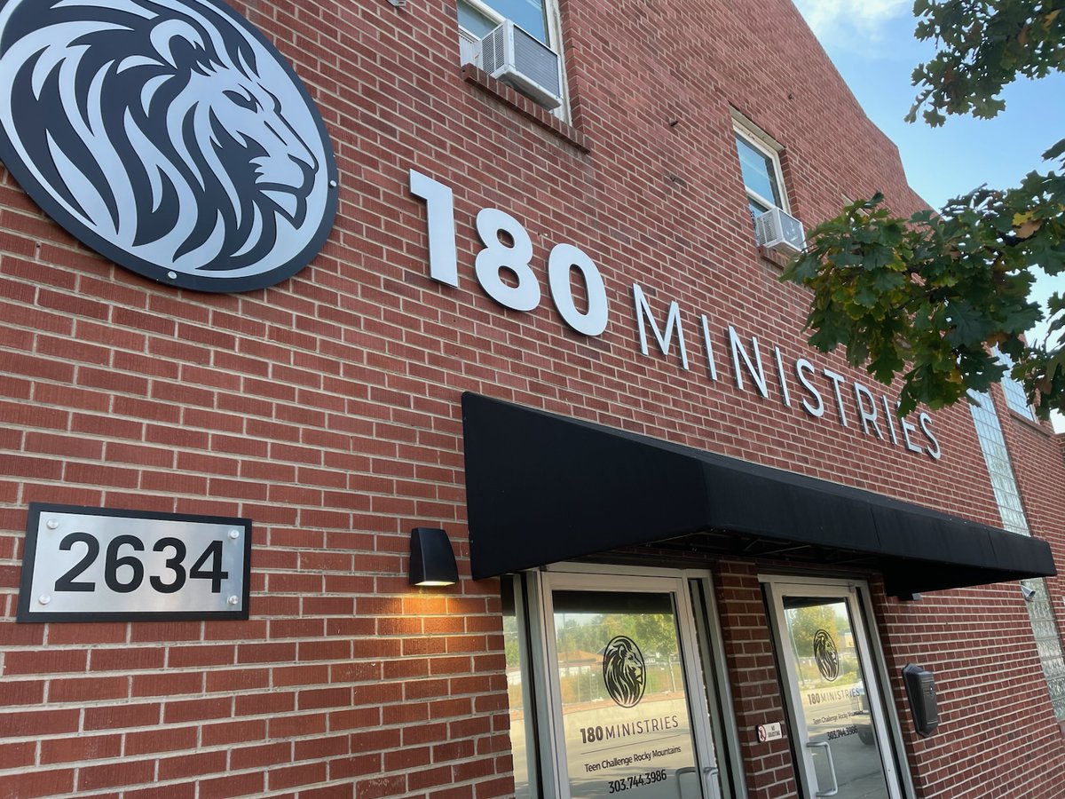 TheArkAlph's tweet photo. We were blessed to meet @180MinistriesHQ in Denver to tour their facility, and to tell them about The ARK Sober Living! We will be giving them a tour of The Ark soon!

Want to contribute to our mission? Grab some $ARK on $ALPH and visit our website at https://t.co/D7PgRDAXN1 https://t.co/4pqhpszWTC