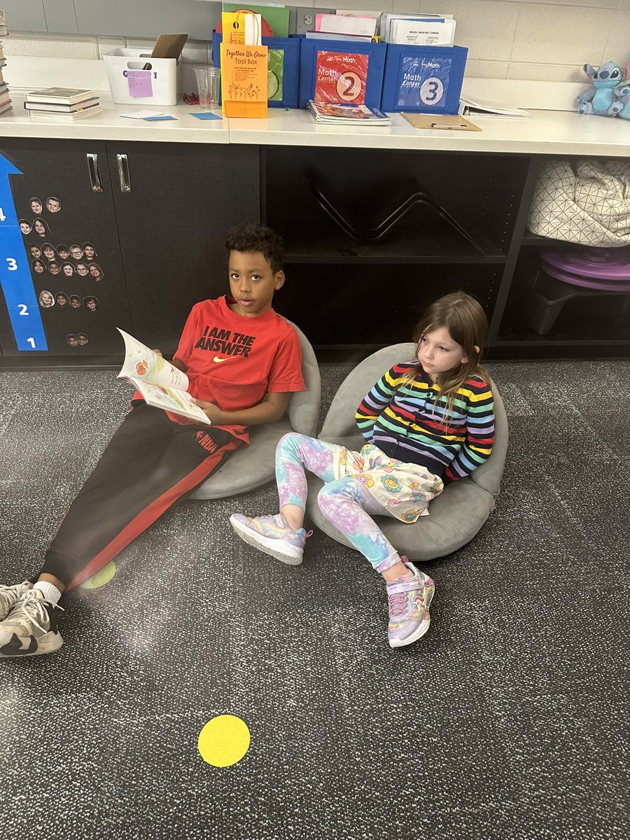 HPreister's tweet photo. Art and book buddies makes for a wonderful Wednesday. @MissVioli @CroomMelissa @kristin_dolezal @NorrisElem @MillardPS https://t.co/UI4eYpogYv
