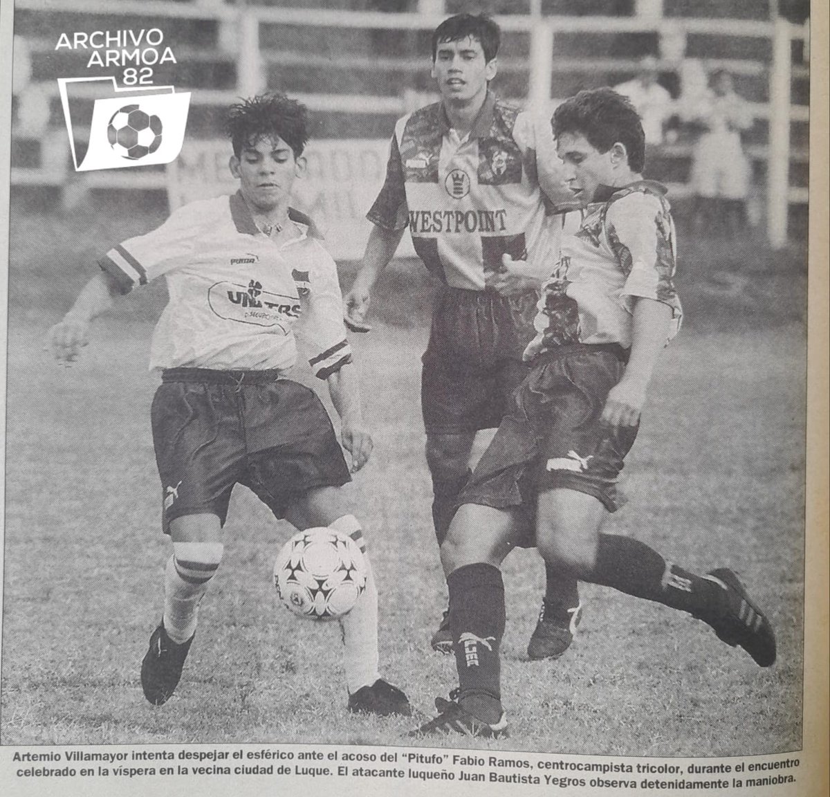 #FutbolParaguayo
En imagen.
Fabio Ramos (N), Artemio Villamayor (SL) y Juan Bautista Yegros (SL)
Nacional vs Luqueño 97'
<a href="/SpLuquenOficial/">Sportivo Luqueño</a> <a href="/InfoLuque1921/">INFOLUQUE 1921</a> <a href="/JulioBenit99874/">Julio César el Trico</a> <a href="/Club_NacionalPy/">Club Nacional Py</a>