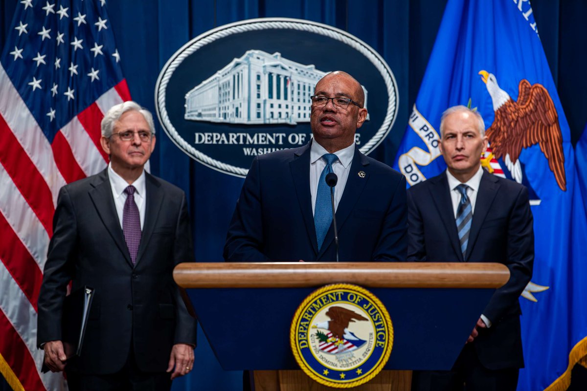 USMarshalsHQ's tweet photo. Last week, Attorney General Garland and USMS Director Davis announced the outcome of Operation North Star FY2024. 3,421 fugitives were arrested over the 74 day operation in ten different metro areas across the nation. 

#USMarshals #OperationNorthStar https://t.co/dtXkTsE3A3