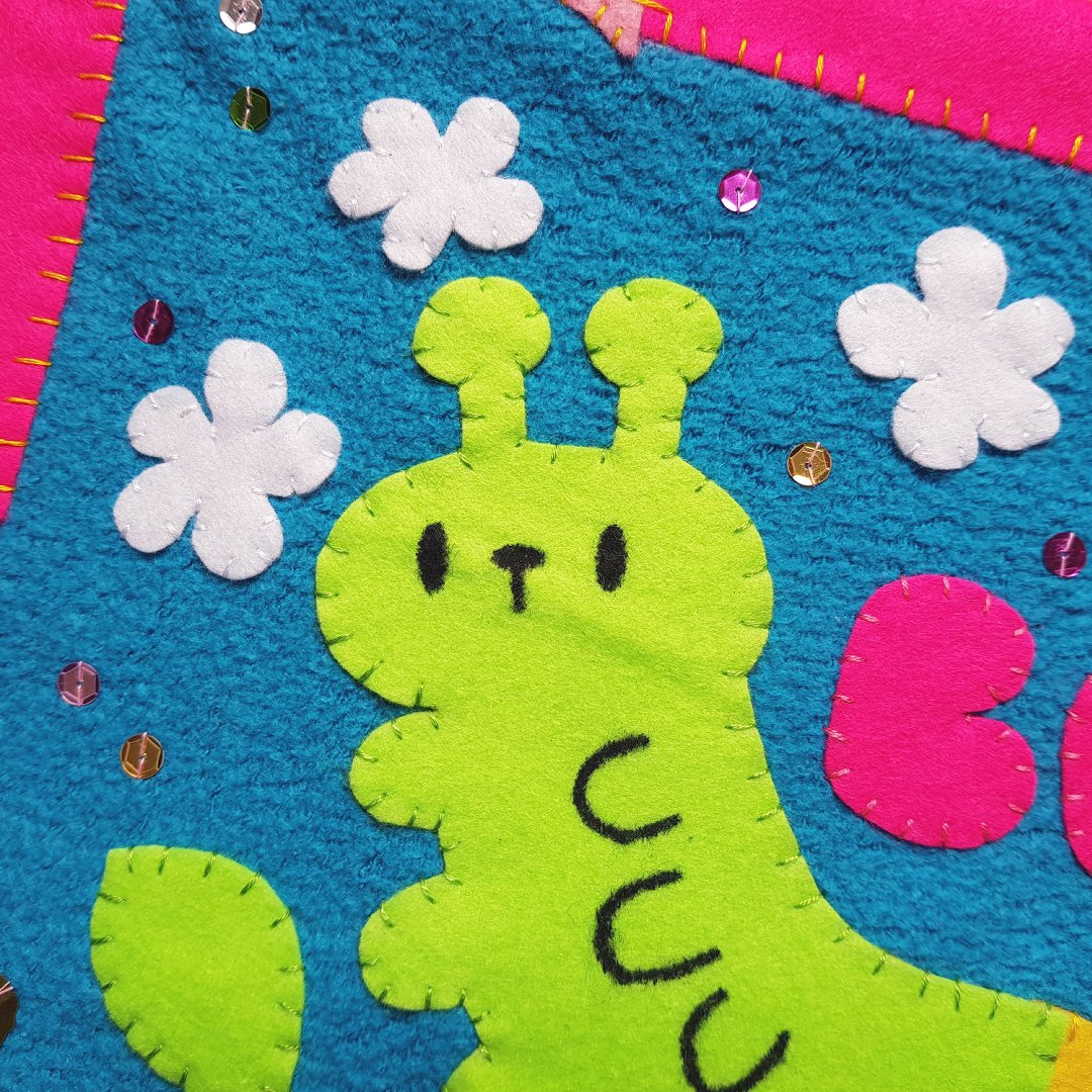 b u g 🐛
a bug for your wall (made from all repurposed materials 😊)