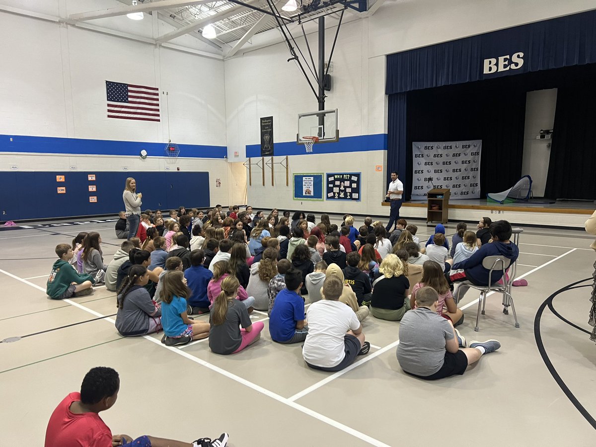 bes_stem's tweet photo. Detective SGT Theetge from @BooneSheriffKY spoke with our 5th graders today about internet safety and cyberbullying. The students had very thoughtful questions for him and left with a much better idea of how to stay safe online and on social media! @Boone_County @BES_Eagles https://t.co/vgkJp2bVGJ