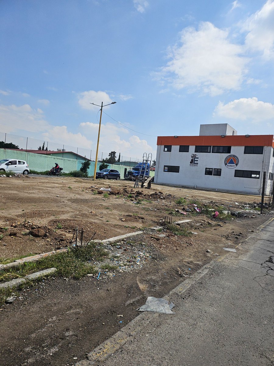 dilak08's tweet photo. @Ecatepec @DSPyTEcatepec @SS_Edomex @SSC_CDMX @SEDENAmx @GN_MEXICO_ Cuando pondrán foco en el pueblo? Promesas incumplidas...cuando terminaran lo que empezaron, cuando comienza el bacheo 2024, queda poco para el 2025 https://t.co/DrSXA7npUR