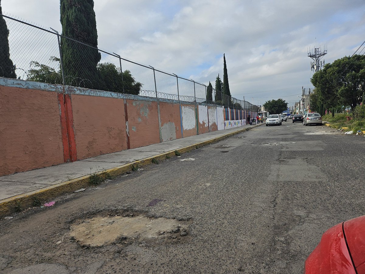 dilak08's tweet photo. @Ecatepec @DSPyTEcatepec @SS_Edomex @SSC_CDMX @SEDENAmx @GN_MEXICO_ Cuando pondrán foco en el pueblo? Promesas incumplidas...cuando terminaran lo que empezaron, cuando comienza el bacheo 2024, queda poco para el 2025 https://t.co/DrSXA7npUR