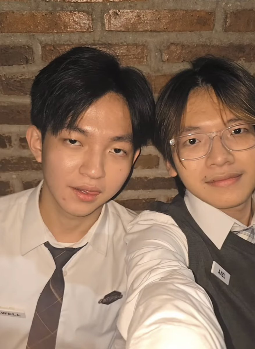 neptuneux's tweet photo. maxell🥹🥹 biasanya kalo live berdua si acel diomelin sama meks, trs acel ngadu ke netijen aaahhh kangen berattt😔💔 #timsekop #axelots https://t.co/ssMHOUwkII