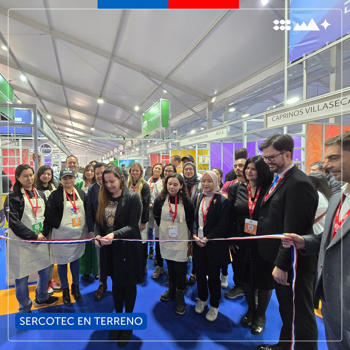 Este año, Sercotec participa junto a 16 micro y pequeñas empresas y cooperativas. La gerenta general de Sercotec, María José Becerra Moro, participó en la inauguración y conoció a cada una las empresas seleccionadas, que estarán hasta el 3 de octubre en Espacio Riesco.