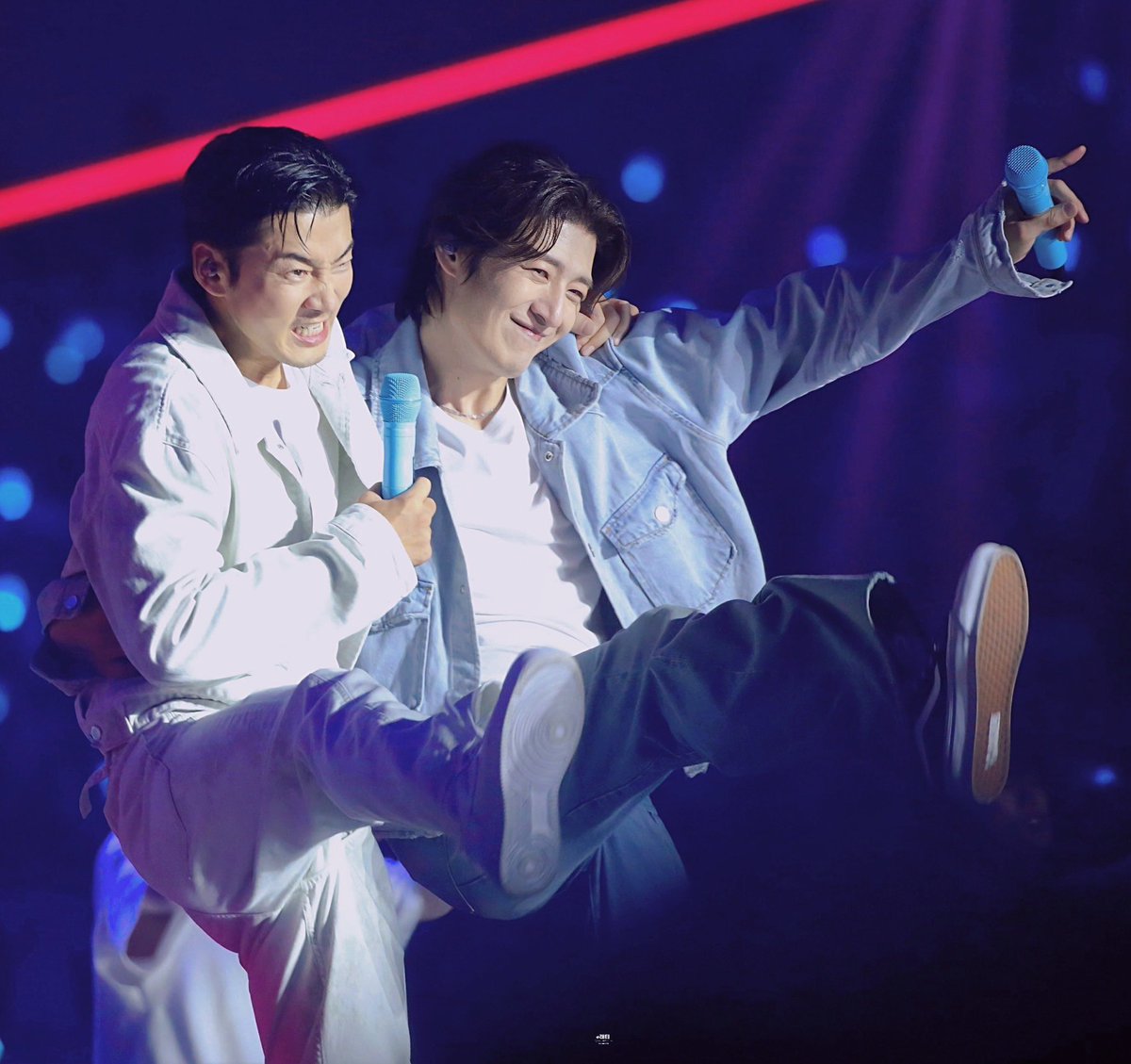 호빵이가 허리 제대로 받쳐주는거 존나 설레...
(바른말 고운말 글렀다🤦🏻‍♀️