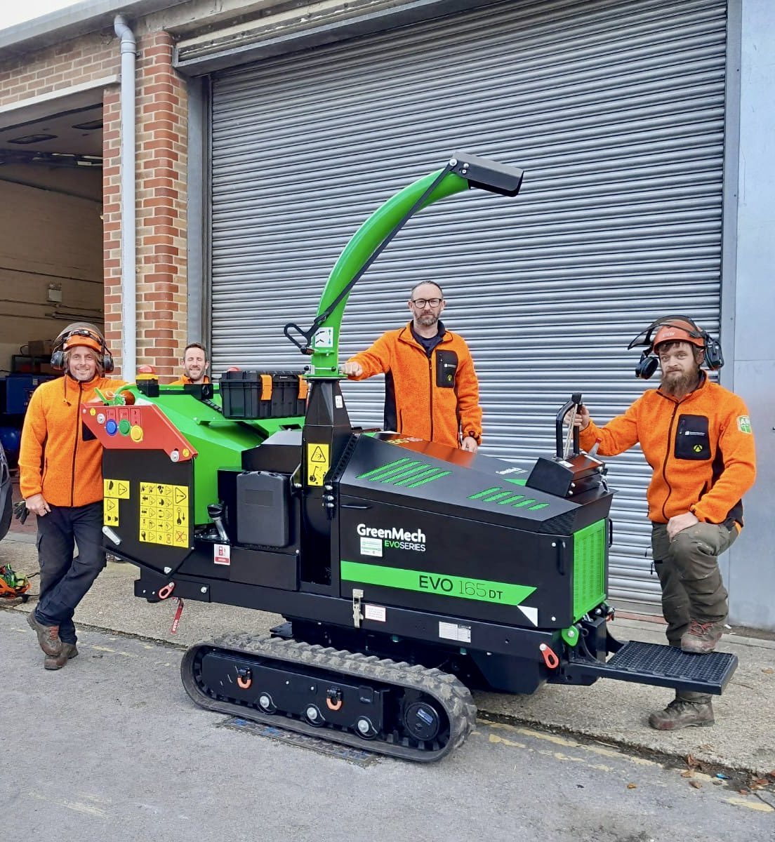 GreenMechUK's tweet image. Brand new EVO165DT with toolbox and winch for Scottish &amp;amp; Southern Electricity Networks ready to be numbered up and head straight out to chip!

You can find out more information on the model here:👇

greenmech.co.uk/products/evo-1…

#greenmech #woodchipper #electricity #arborist
