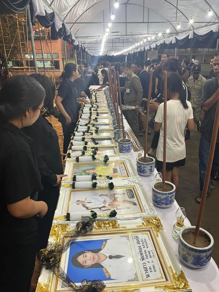 เด็ก ๆและครูถึงอุทัยธานีแล้ว 😭 #ไฟไหม้รถทัศนศึกษา #ทําไมดูเป็นคนดีจัง  #แอลลี่