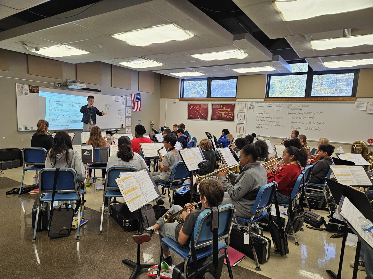 Mr.  Tuleo's students clap to recognize each other's accomplishments. #BeEvergreen #CMSsuccess