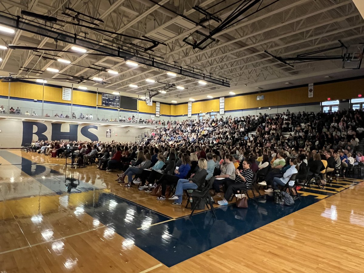 CPSDrWoods's tweet image. In addition to PD in lots of other locations, we have a TON of amazing #cpsbest educators at Battle High this morning learning with Brian Mendler (@BrianMendler ). Thanks to all who came to learn with us!